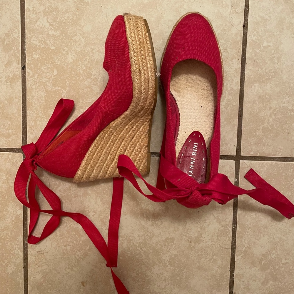 Red ankle tie wedges